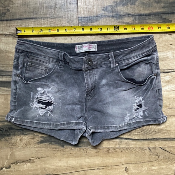 ZARA Denin Rules by TRF Sz 6/8 Distressed Gray Denim Shorts - Picture 9 of 11